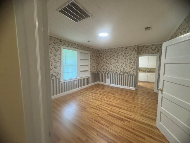 Building Photo - 916 N Brickyard Rd