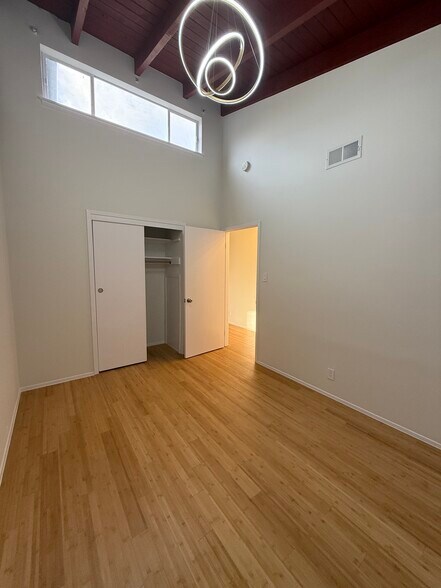 Building Photo - 128 Parker Ave