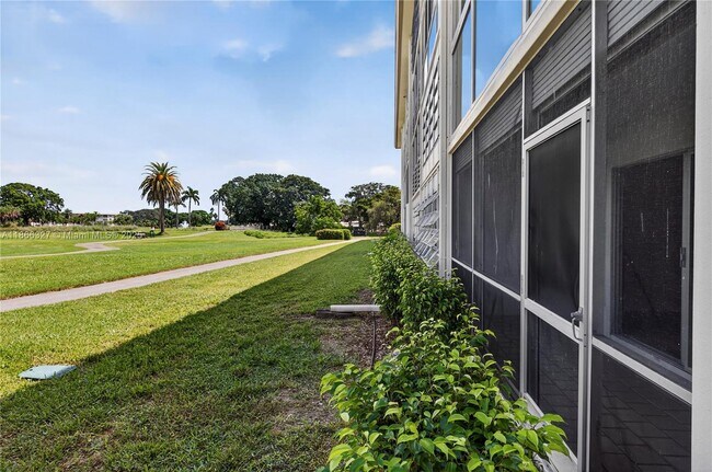 Building Photo - 2801 Victoria Way
