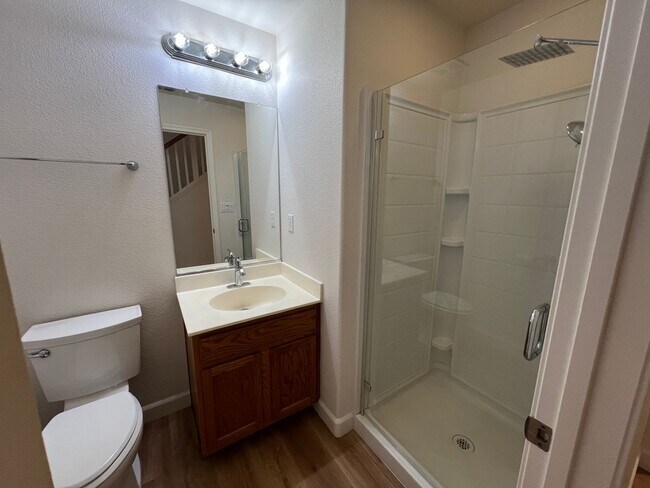 Building Photo - 5 bedroom home located in Sylvan School District!