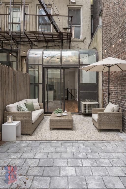 Building Photo - 221 Mott St