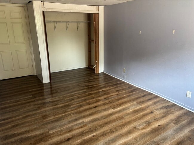 Building Photo - 213 Elm