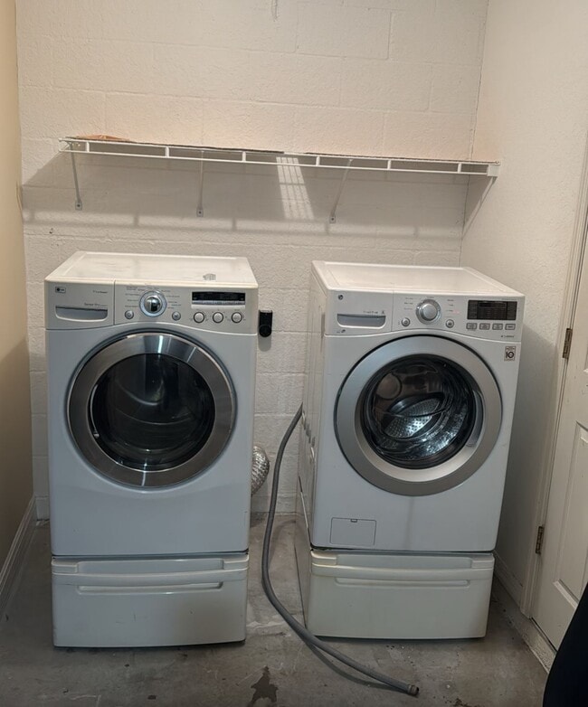 Building Photo - 5100 Mentmore Ave