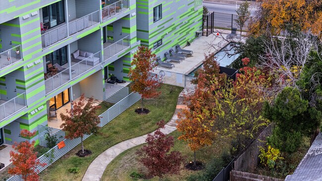 Building Photo - 4004 Banister Ln