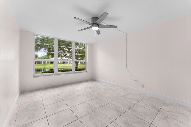 Building Photo - 4240 Oaks Terrace