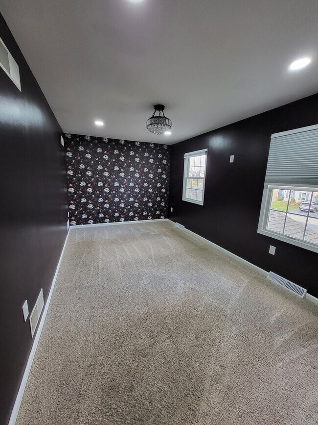 Building Photo - 3 Bedroom Townhome in Lititz