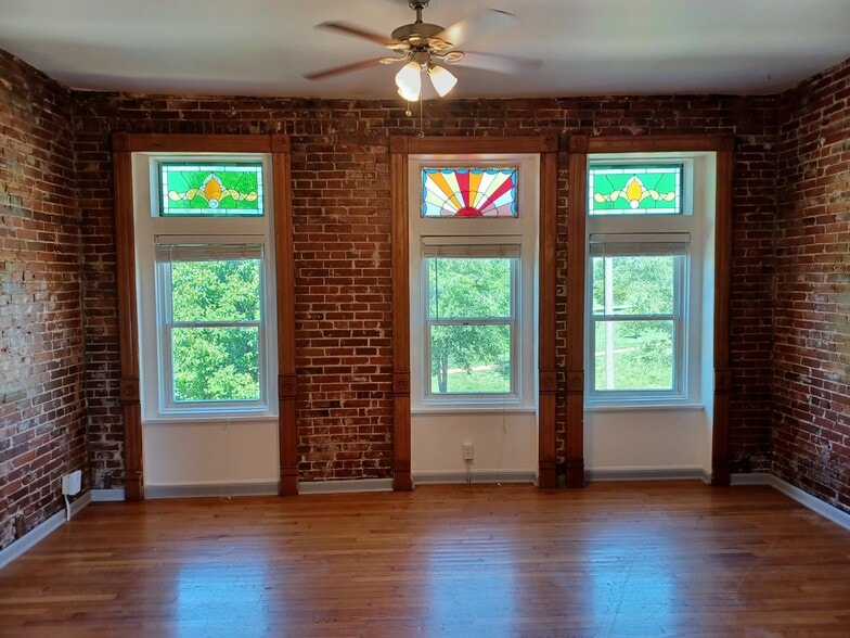 Building Photo - 4380 Chouteau Ave