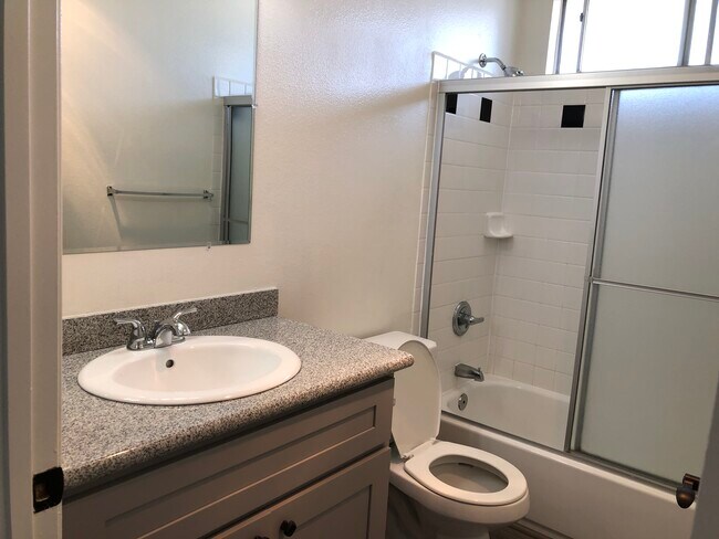 Building Photo - 3671 Glendon Ave