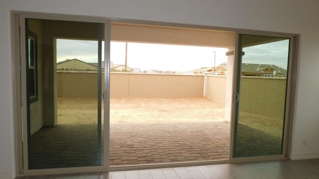 Building Photo - Beautiful home with generation suite in gated community