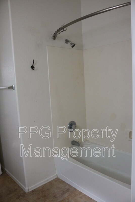 Building Photo - 15366 W Dreyfus St