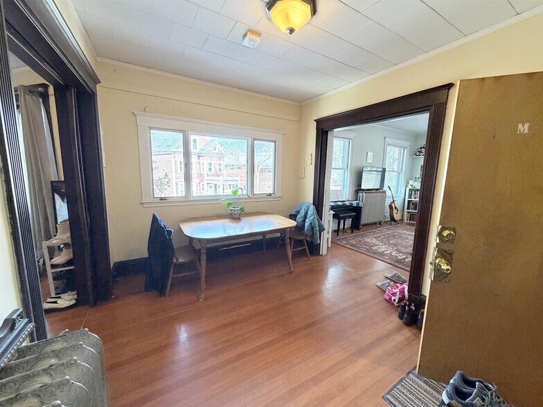 Building Photo - 79 College Ave