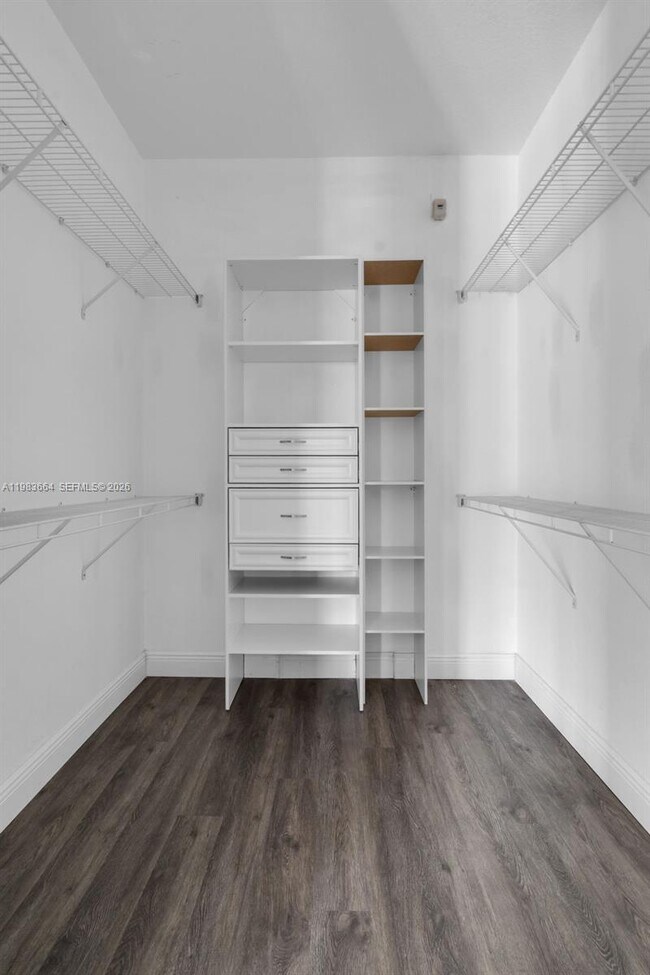 Building Photo - 624 SW 147th Ave