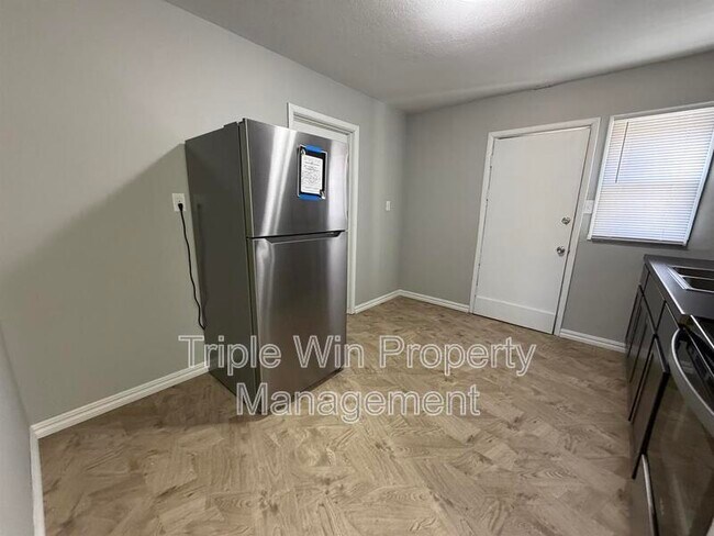 Building Photo - 6811 Brower Ct