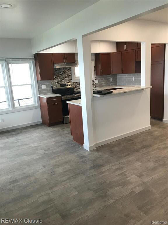 Building Photo - 381 E Shore Dr