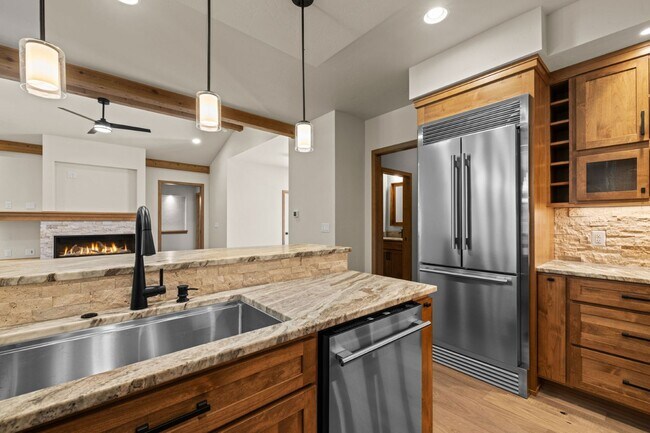 Building Photo - 21702 N Medalist Ct