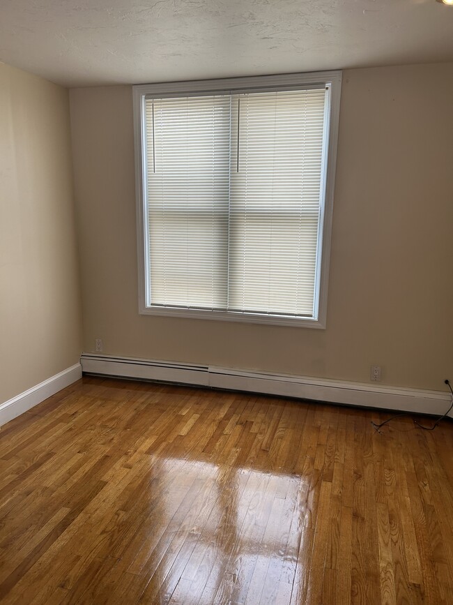 Building Photo - 98 Kirtland St