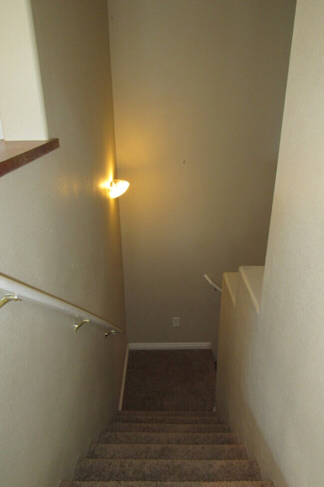 Building Photo - AMAZING 2 STORY TOWNHOME LOCATED IN A GATE...