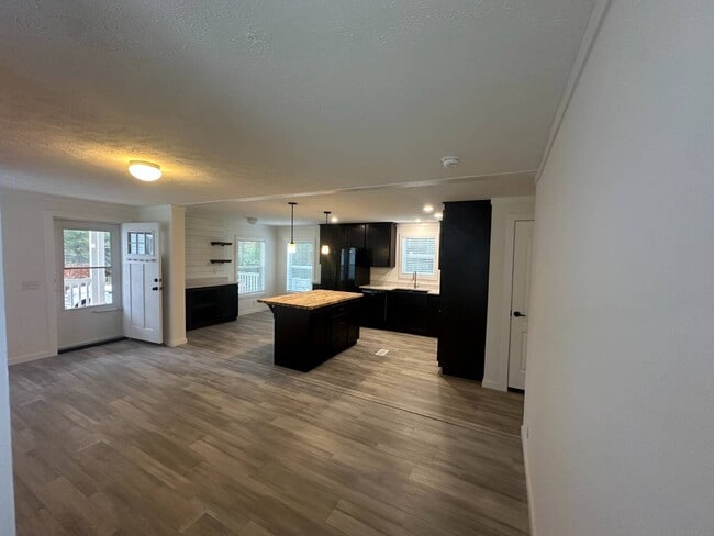 Building Photo - 5222 Greenwich Rd