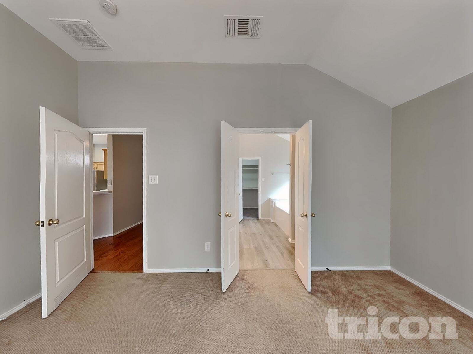 Building Photo - 4702 Valleyview Dr