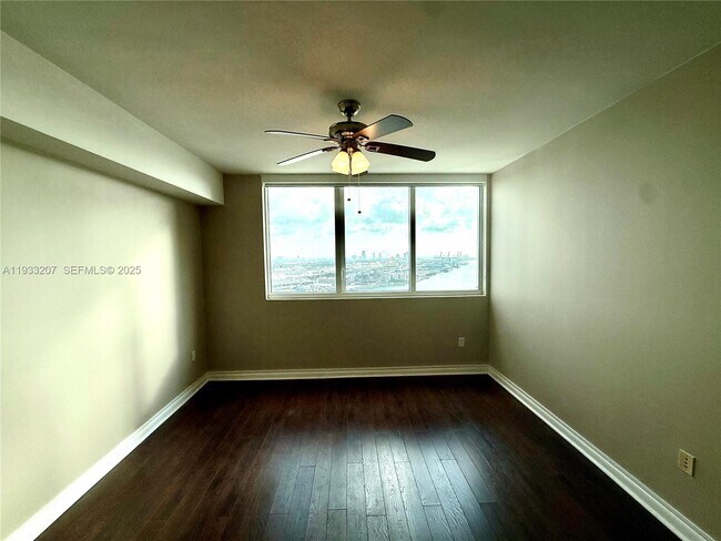 Building Photo - 253 NE 2nd St