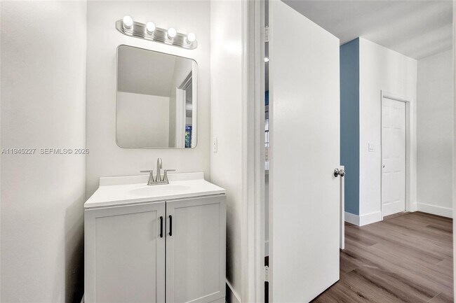 Building Photo - 1978 Madeira Dr