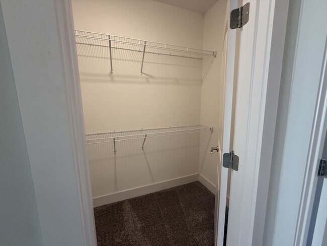 Building Photo - 1124 Watercress Ct