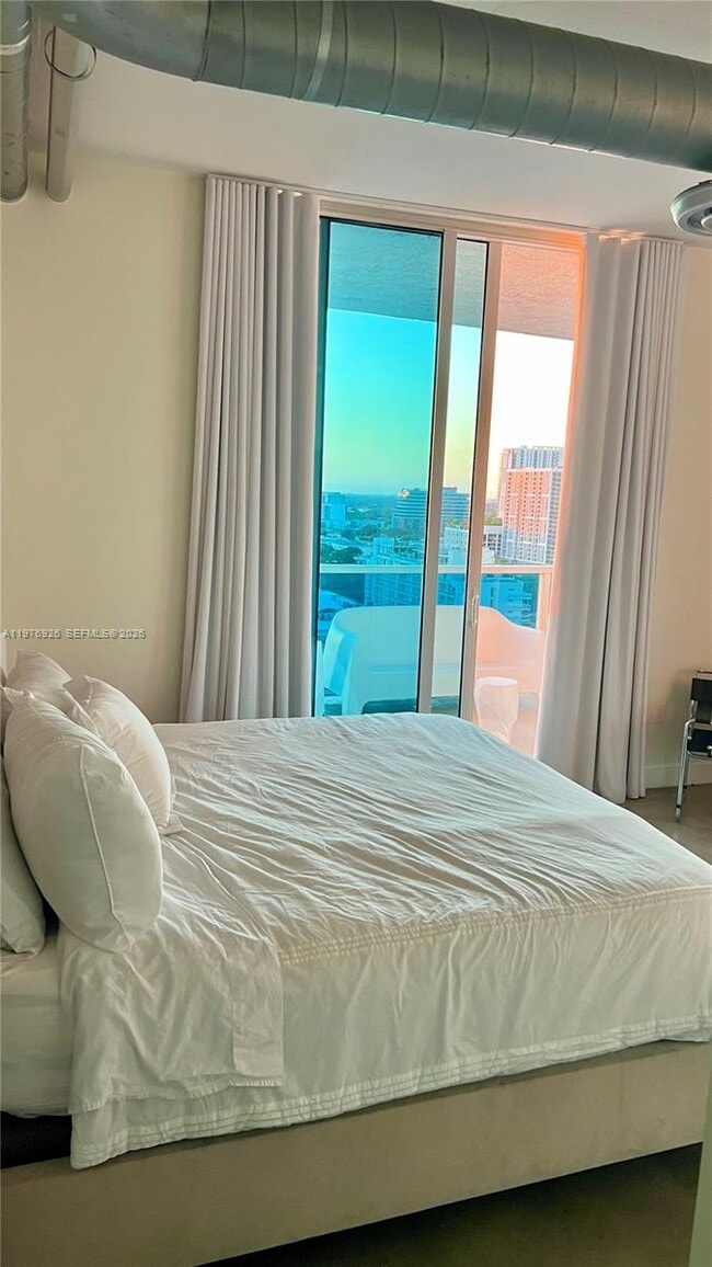 Building Photo - 700 NE 25th St