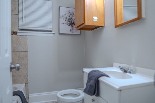 Building Photo - FREE DECEMBER RENT!!!! GORGEOUS REMODELED HOME!!!