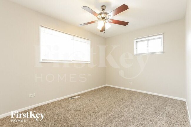 Building Photo - 1237 Balmoral Ave