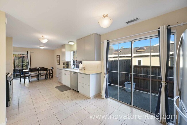 Building Photo - 2450 Center Rd