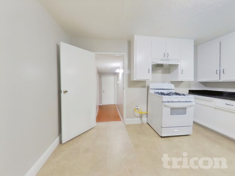 Building Photo - 421 S Abbie St