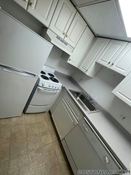 Building Photo - 62 Boylston St