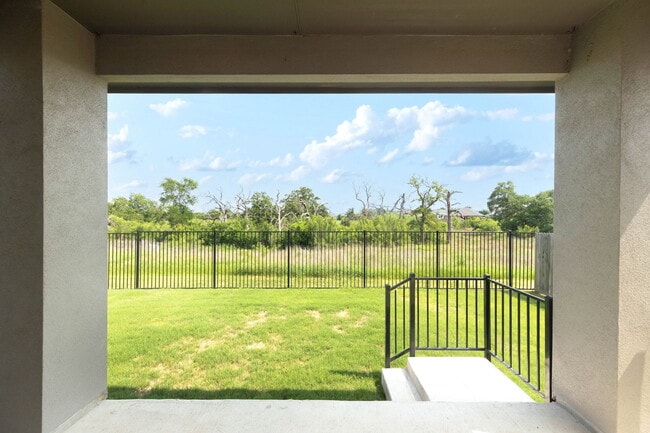 Building Photo - 124 Rosebush Dr