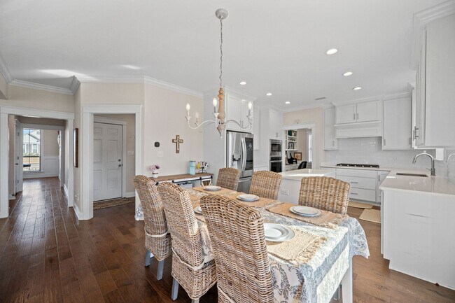 Building Photo - 5/3.5 TRULAND BUILT BEAUTY!