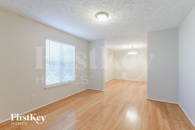 Building Photo - 8326 Carmelwood Ln