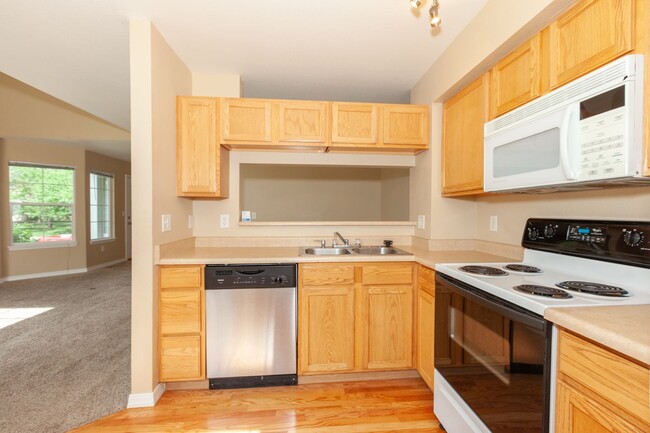 Building Photo - Spacious 3-Bedroom Townhome in Prime South...