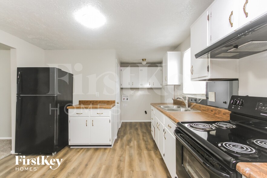 Building Photo - 5901 Pemberly Dr