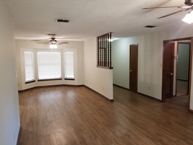 Building Photo - 754 Silver Maple Dr