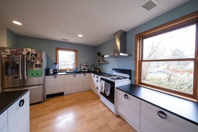 Building Photo - 14130 35th Ave N