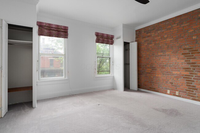Building Photo - 302 E Sycamore St