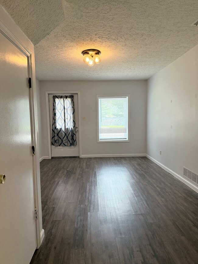 Building Photo - Charming Two-Story Retreat: Your Home Awaits in Bloomington!