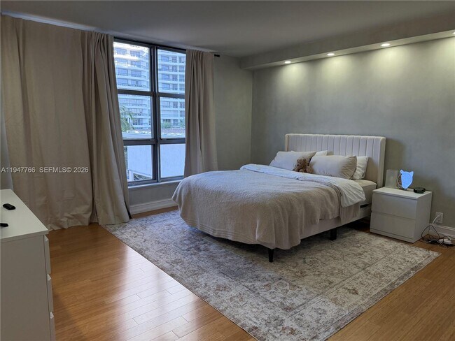 Building Photo - 19101 NE 36th Pl