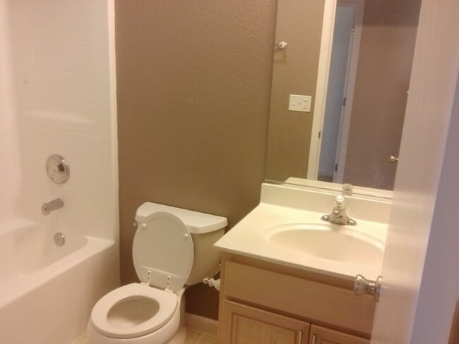 Building Photo - 4/2 bath