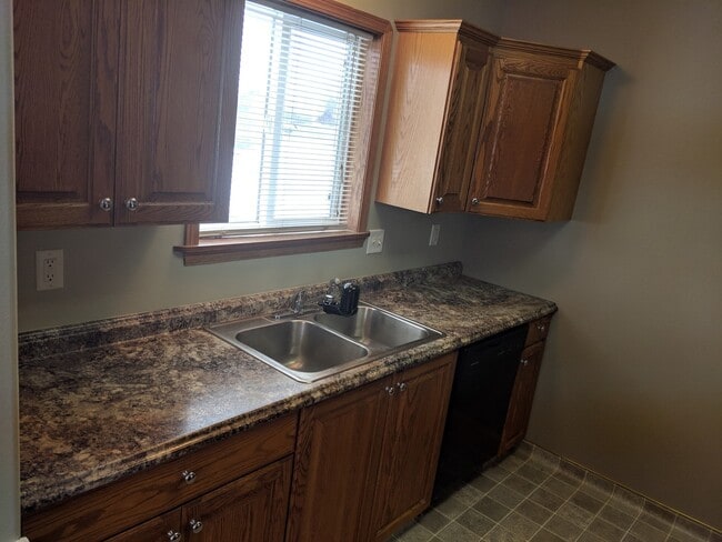 Building Photo - 2 Bed 1 Bath Delmar Condo in Sugar City!