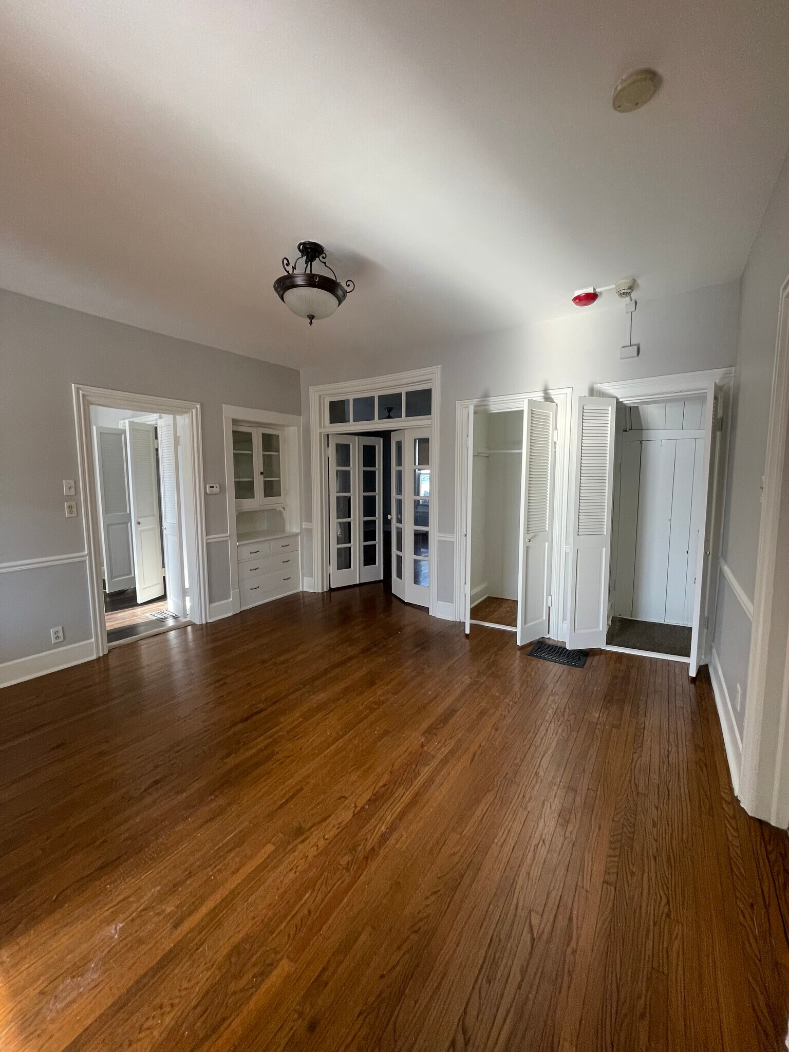 Building Photo - 134 E Maple St