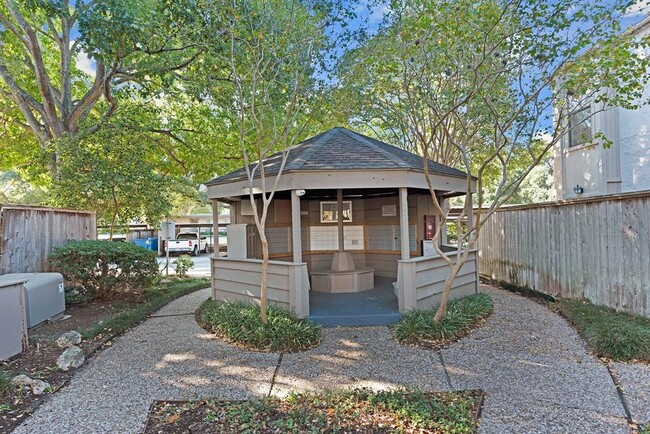 Building Photo - 5711 Sugar Hill Dr