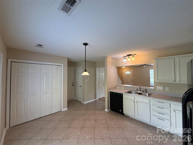 Building Photo - 3402 Southern Ginger Dr