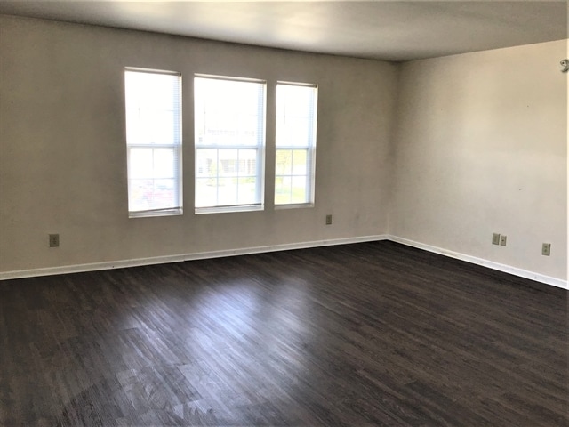 Building Photo - 467 Sedgewick Dr