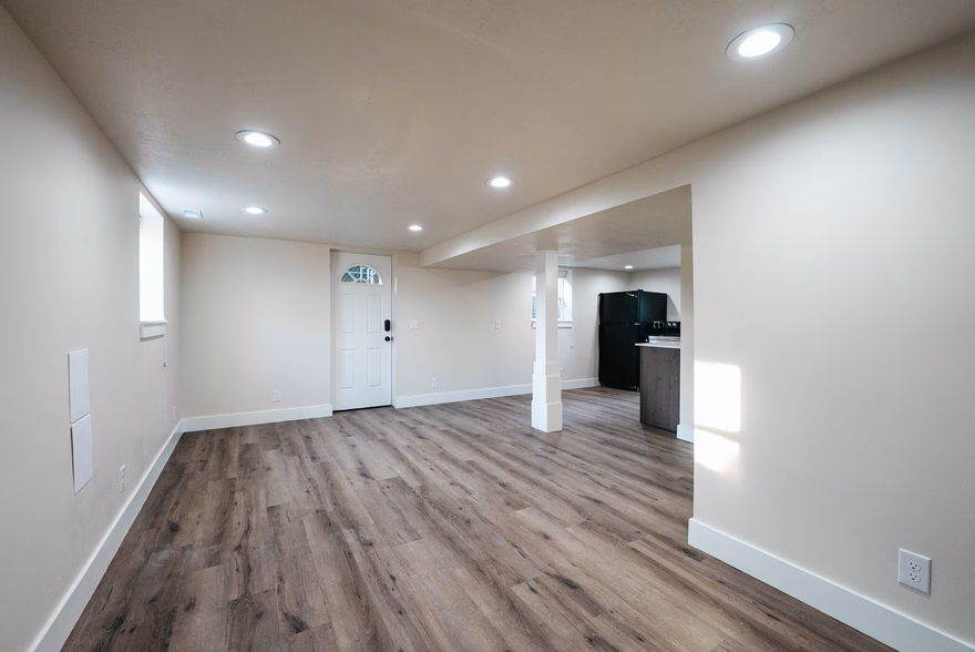 APT B - 259 E Herbert Ave