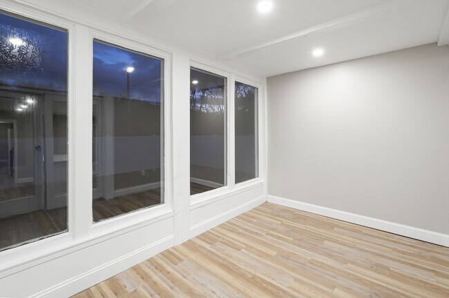 Building Photo - 98 Southville Rd